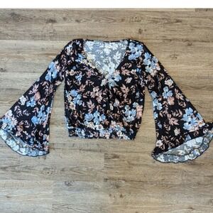 American Eagle Soft and Sexy Crepe Floral Bell Sleeve Shirt Small